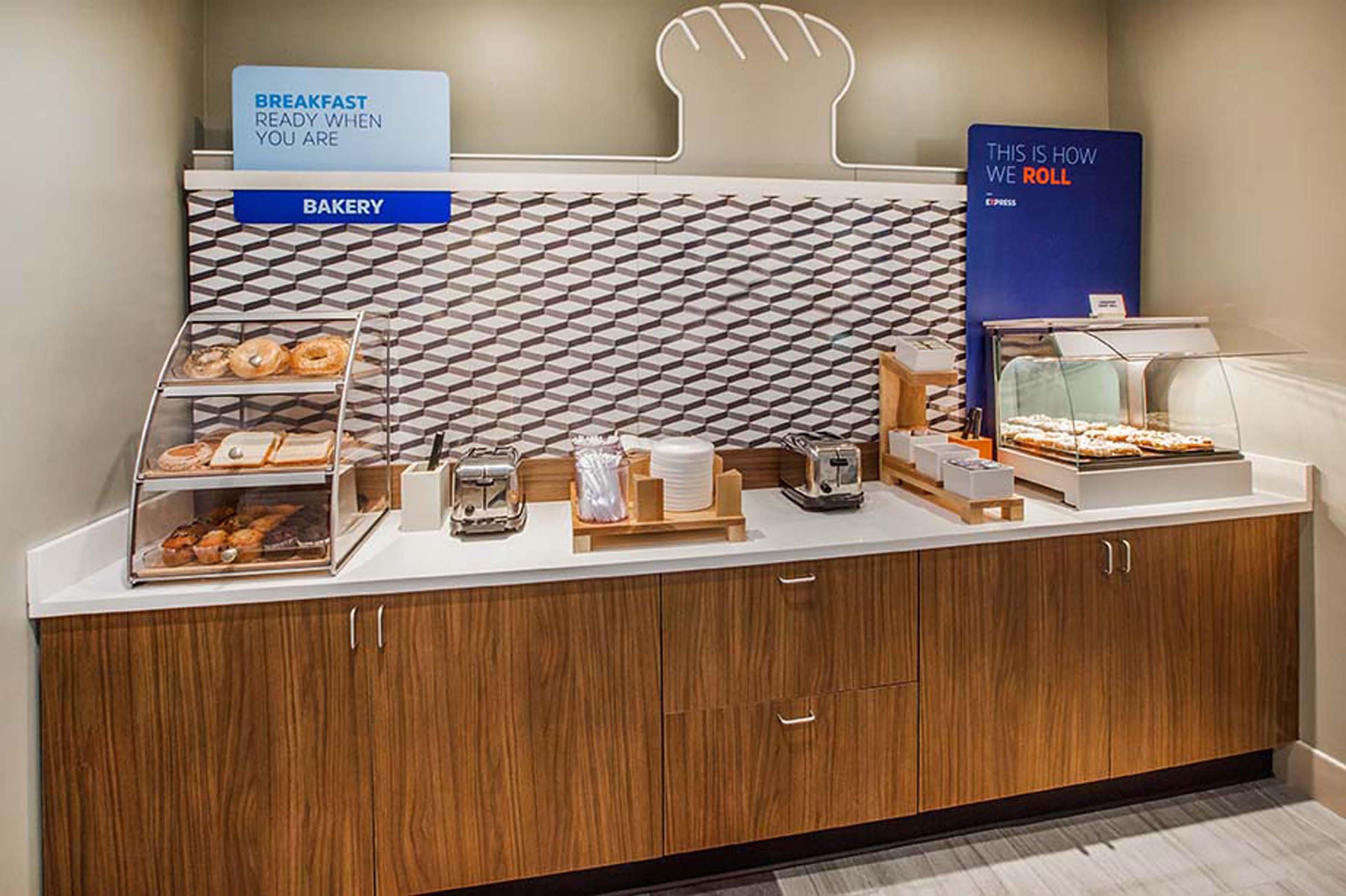 Holiday Inn Express Вансен Екстериор снимка