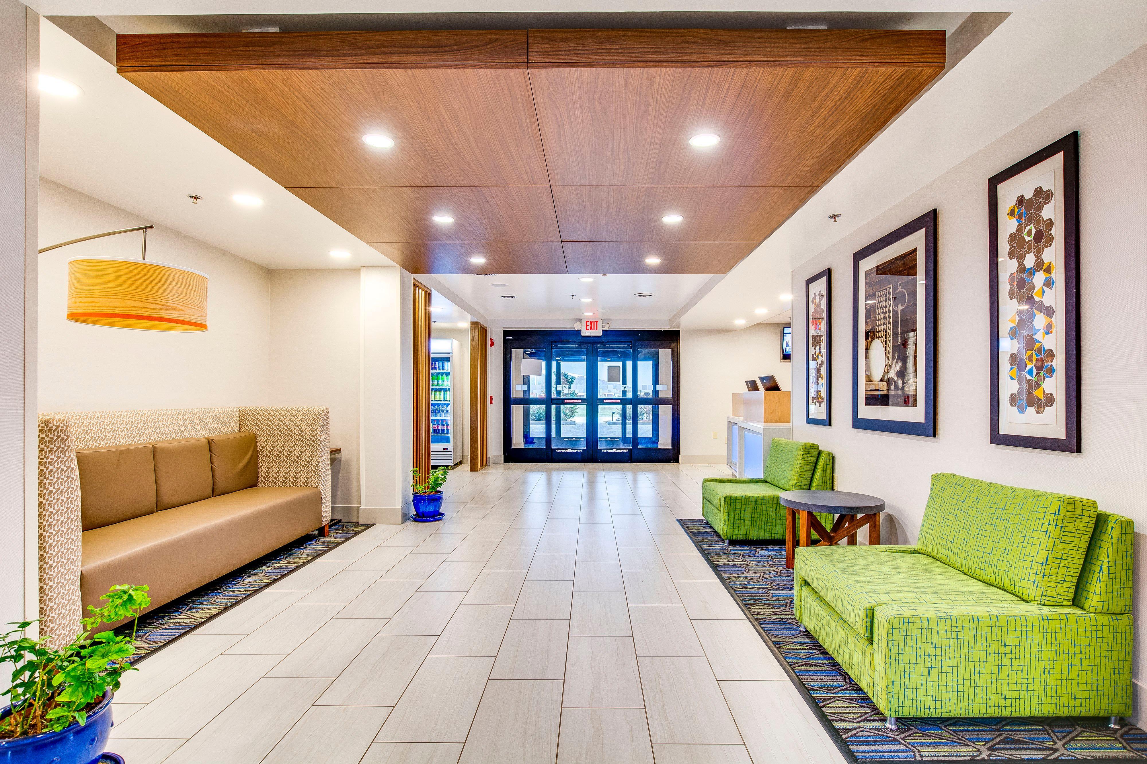 Holiday Inn Express Вансен Екстериор снимка