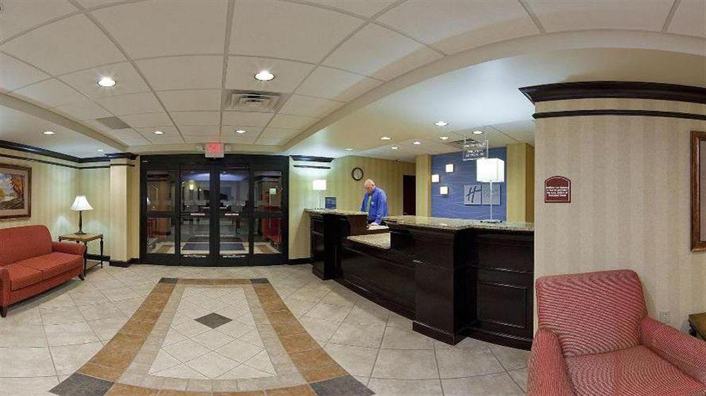 Holiday Inn Express Вансен Екстериор снимка