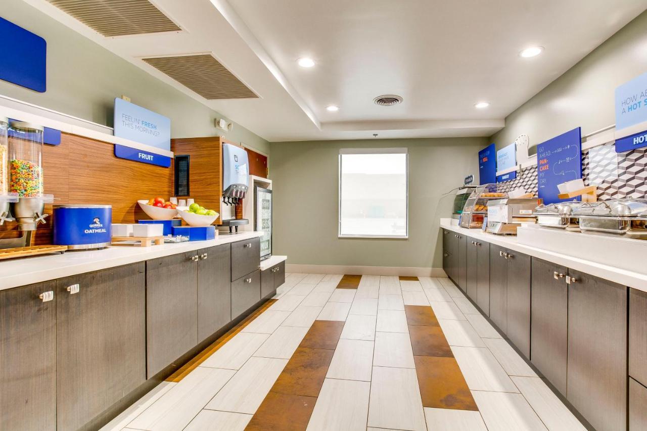Holiday Inn Express Вансен Екстериор снимка